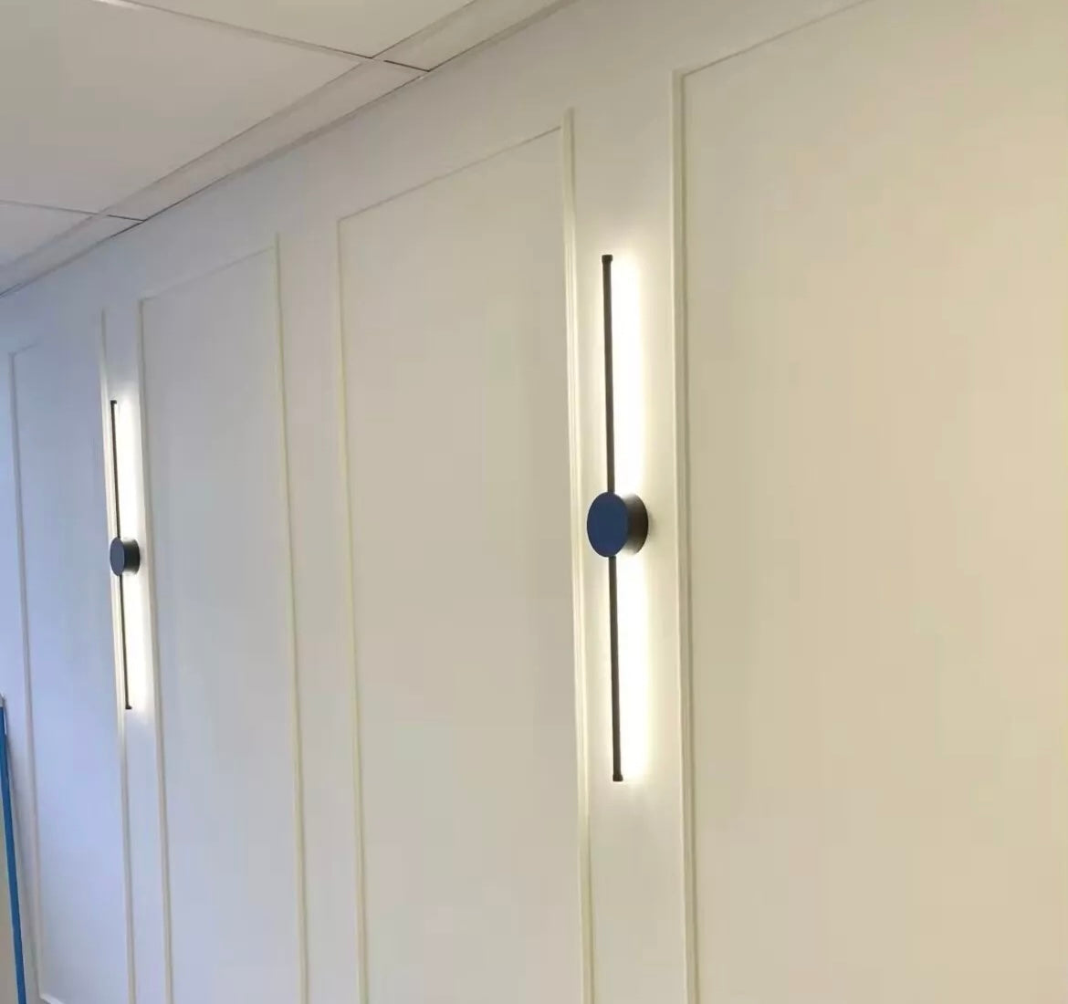 Modern Slim LED Wall Light Linear Stick In Black - Warm White
