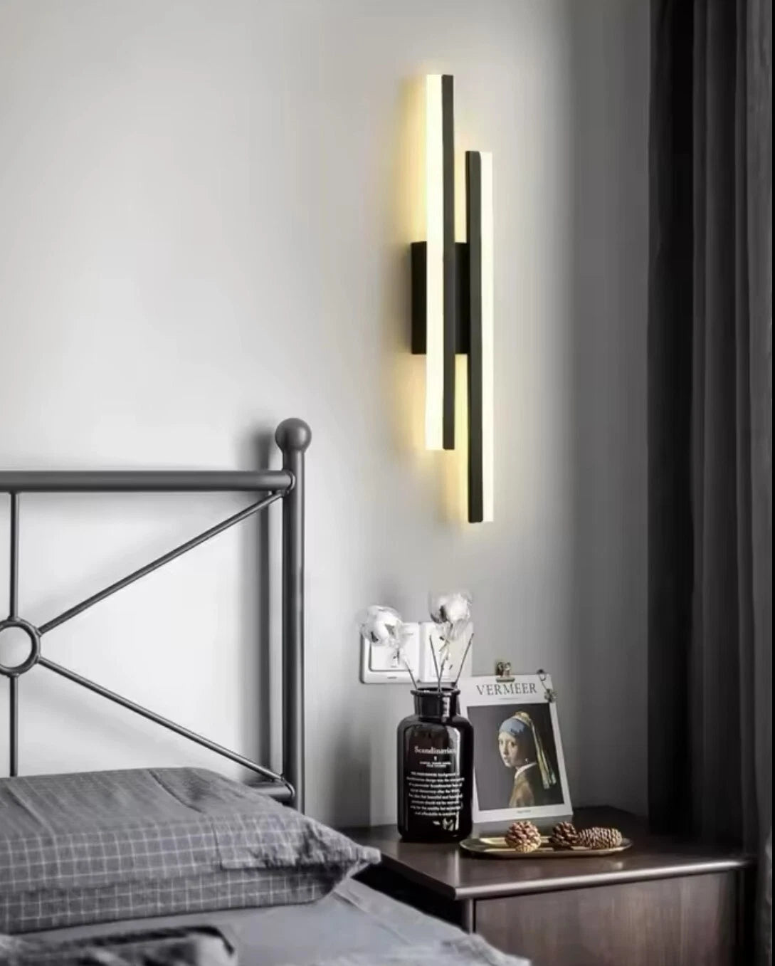 Decorative Modern Black LED Wall Light Sconce Twin Light Linear Sticks Right